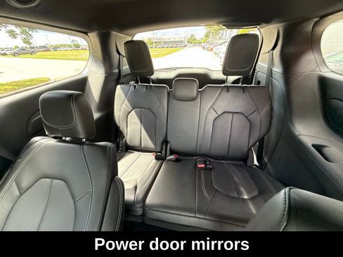 New 2026 Chrysler Pacifica Select image 25