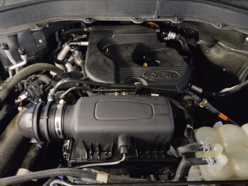 Used 2020 Ford Explorer XLT w/ Equipment Group 202A image 30