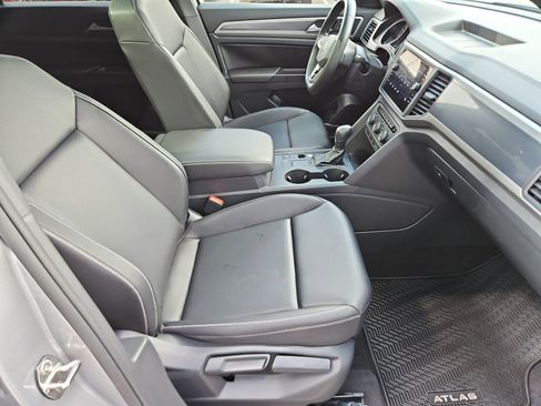 Used 2020 Volkswagen Atlas Cross Sport SE FWD image 21