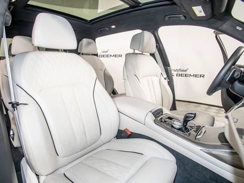 Used 2022 BMW X7 xDrive40i w/ M Sport Package AWD/4WD image 20
