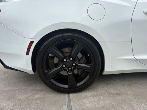 Used 2018 Chevrolet Camaro SS RWD image 26
