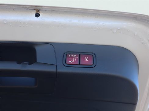 New 2026 Mercedes-Benz GLB 250 4MATIC image 11