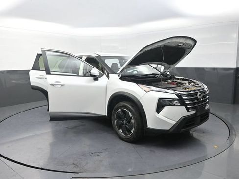 Used 2025 Nissan Rogue SV AWD/4WD image 39