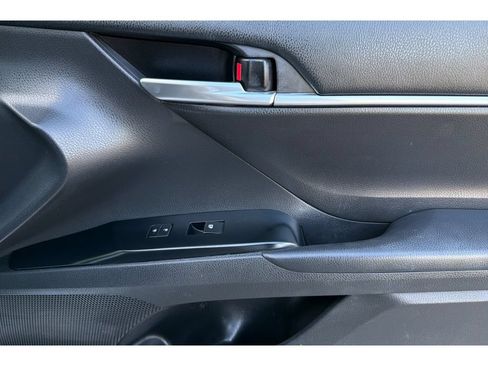 Used 2019 Toyota Camry SE FWD image 18