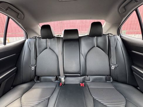 Used 2022 Toyota Camry SE w/ Cold Weather Package FWD image 14