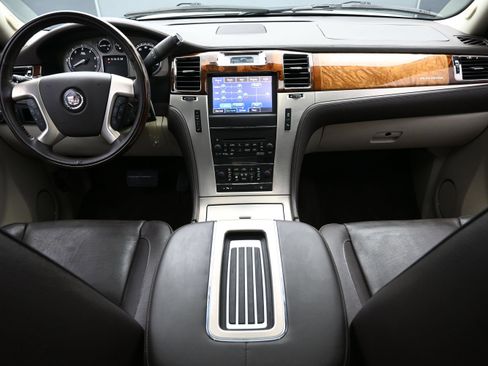 Used 2014 Cadillac Escalade Platinum RWD image 14
