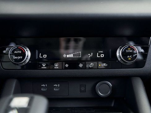 Used 2025 Mitsubishi Outlander SE image 49