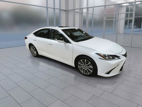 Used 2019 Lexus ES 350 w/ Premium Package FWD image 2