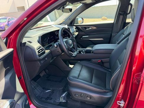 Used 2025 Chevrolet Traverse High Country FWD image 11