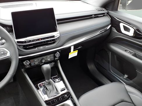 New 2026 Jeep Compass Latitude image 20