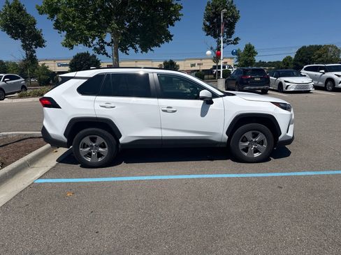 Used 2024 Toyota RAV4 XLE FWD image 4