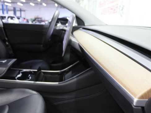 Used 2021 Tesla Model Y Long Range AWD/4WD image 29