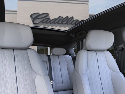 New 2026 Cadillac Optiq Luxury 2 image 24