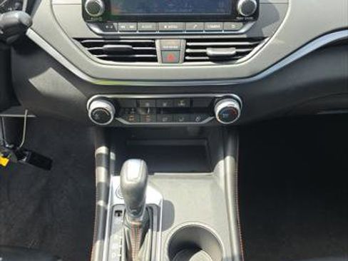 Used 2022 Nissan Altima 2.5 SR FWD image 19