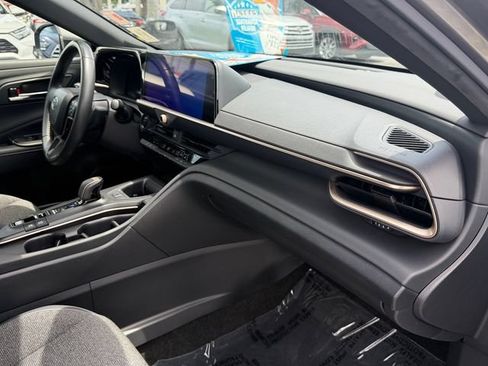 Certified 2023 Toyota Crown AWD/4WD image 18