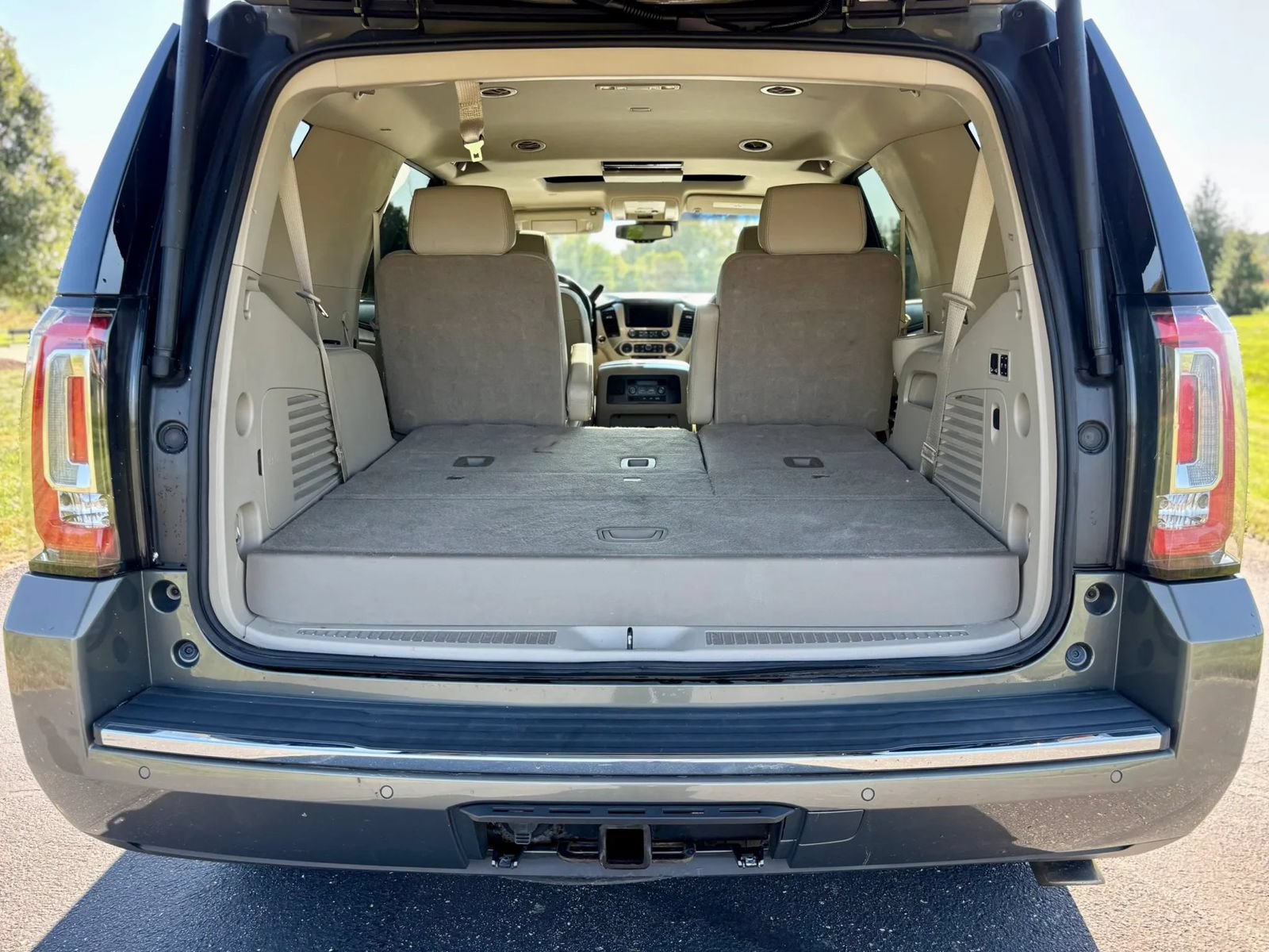 Used 2017 GMC Yukon Denali w/ Open Road Package AWD/4WD image 16