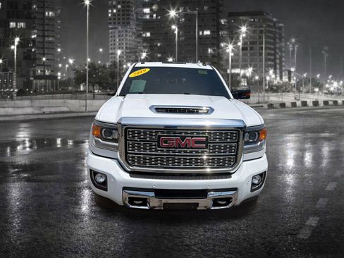 Used 2019 GMC Sierra 3500 Denali w/ Duramax Plus Package AWD/4WD image 9