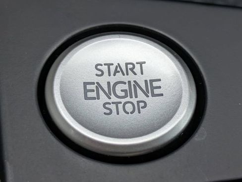 Certified 2025 Volkswagen Jetta SE FWD image 30