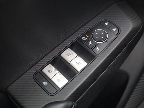 Used 2024 Mitsubishi Outlander SE FWD image 11