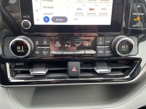 Used 2023 Toyota Highlander L image 21