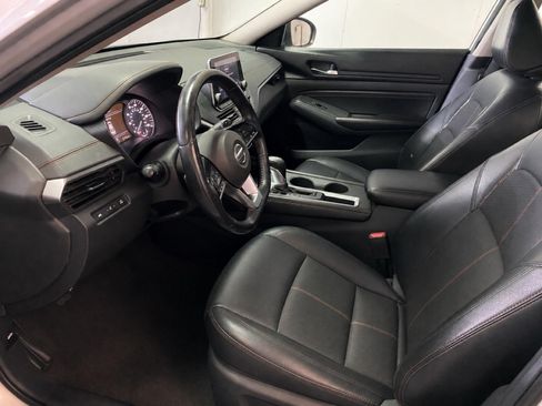 Used 2019 Nissan Altima 2.5 SR FWD image 16