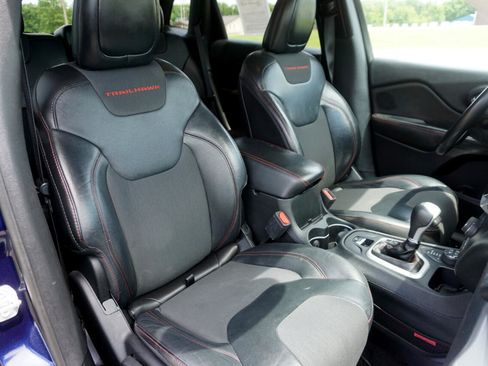 Used 2016 Jeep Cherokee Trailhawk image 24