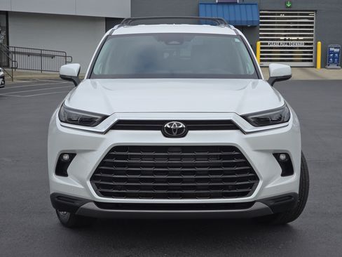 Used 2024 Toyota Grand Highlander AWD Hybrid image 2