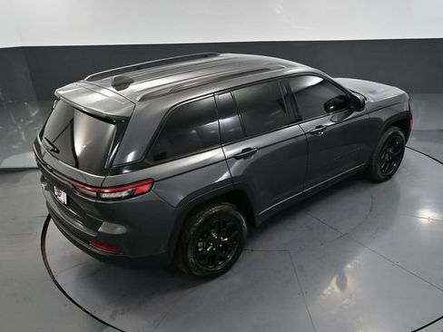 Used 2024 Jeep Grand Cherokee Altitude image 58