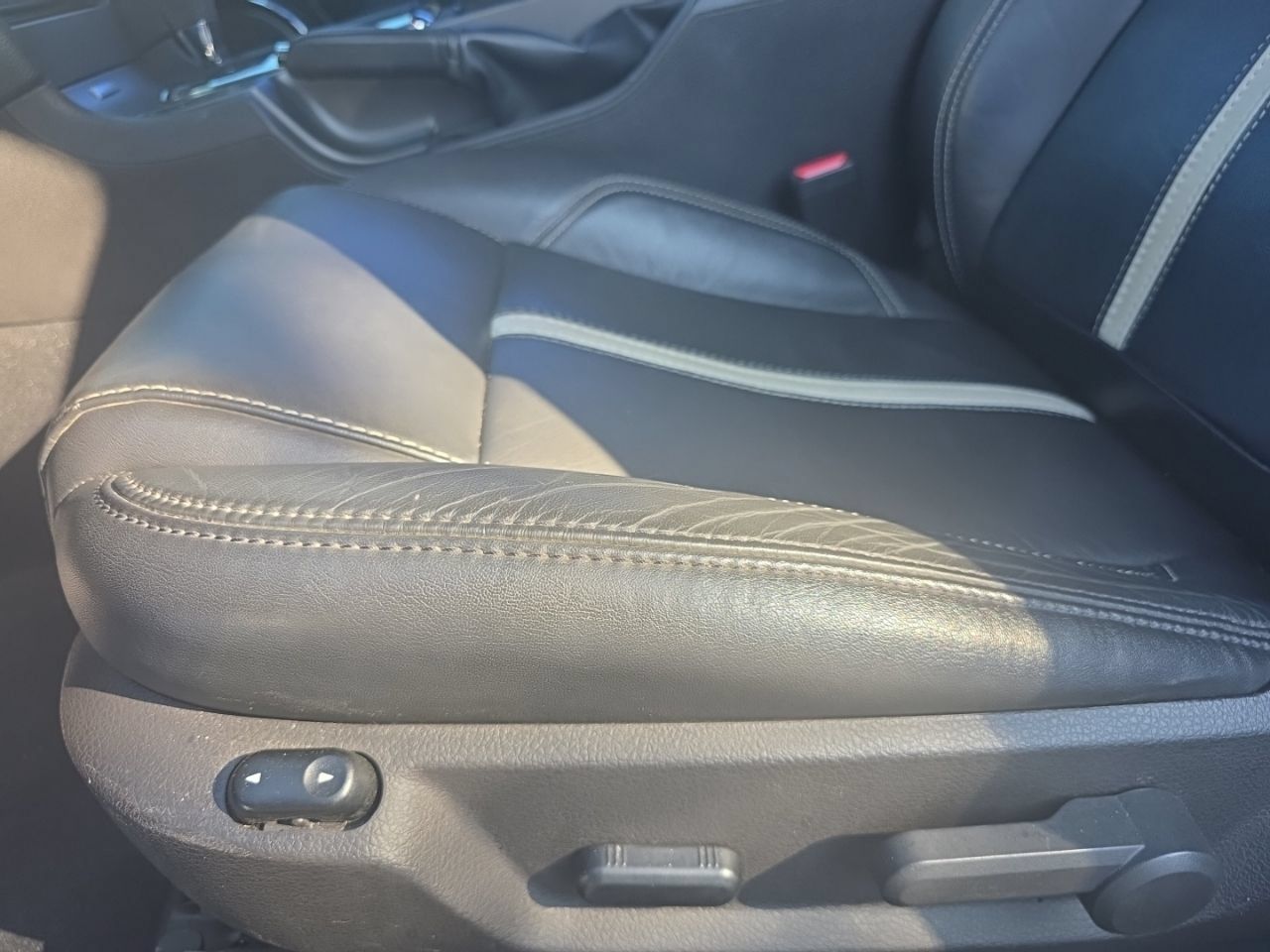 Used 2010 Ford Mustang GT Premium RWD image 26