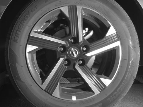 Used 2025 Nissan Sentra SV FWD image 14