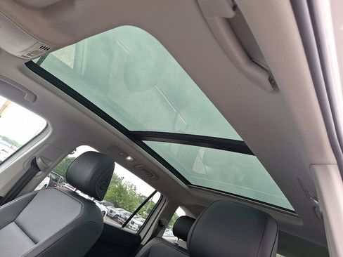 Used 2021 Volkswagen Tiguan SEL image 31