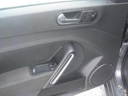 Used 2014 Volkswagen Beetle 1.8T image 11