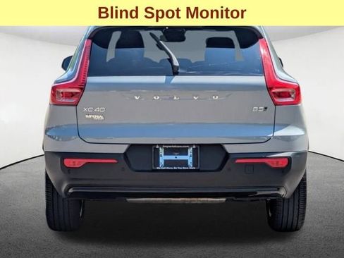 Used 2024 Volvo XC40 B5 Core image 6