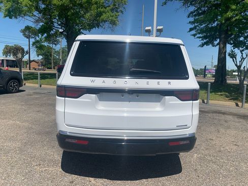 Used 2024 Jeep Wagoneer Series II w/ Flexible Seating Group RWD image 6