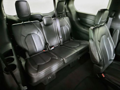 Used 2025 Chrysler Pacifica Select FWD image 25