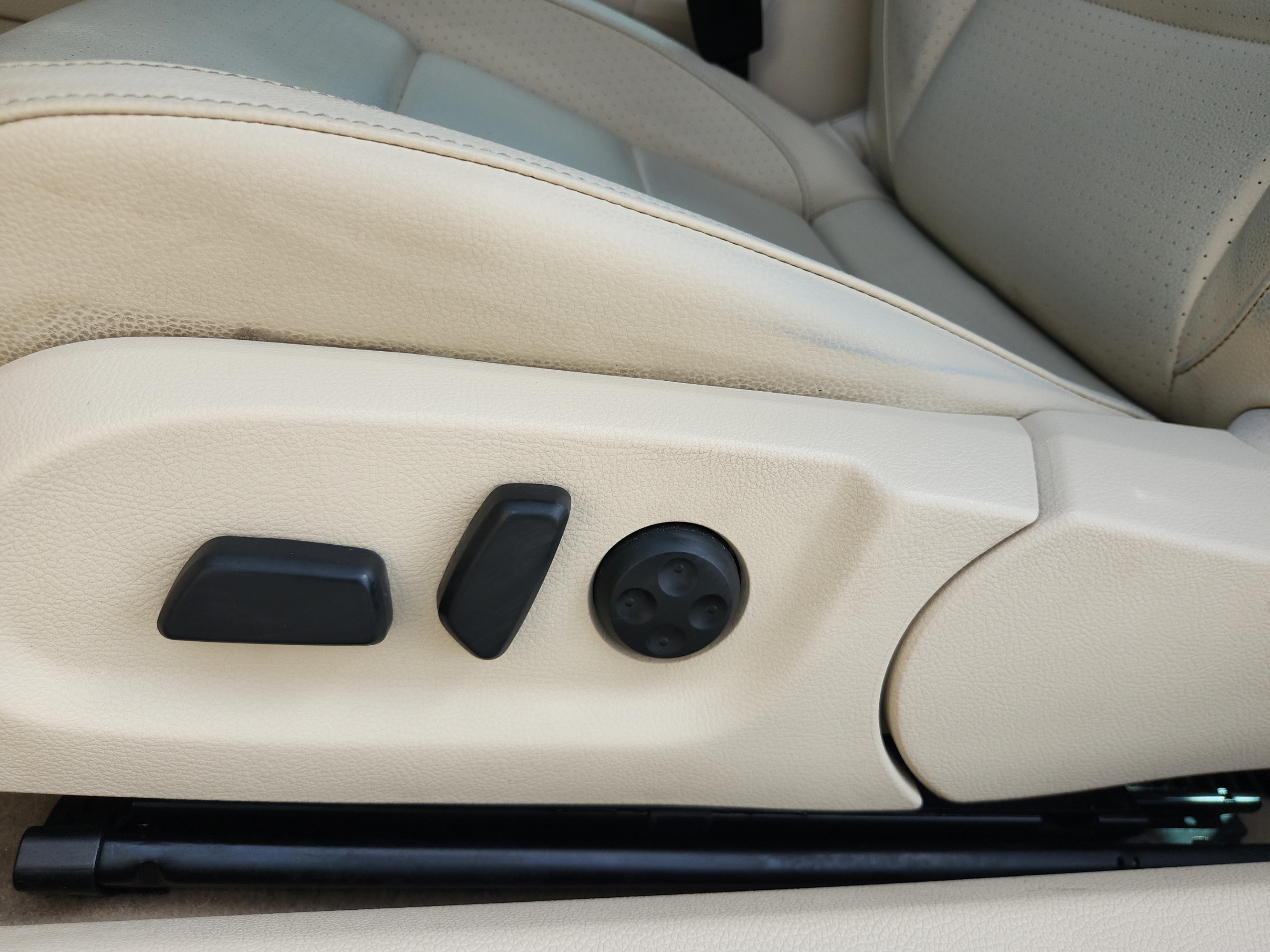 Used 2012 Volkswagen Eos Komfort FWD image 15