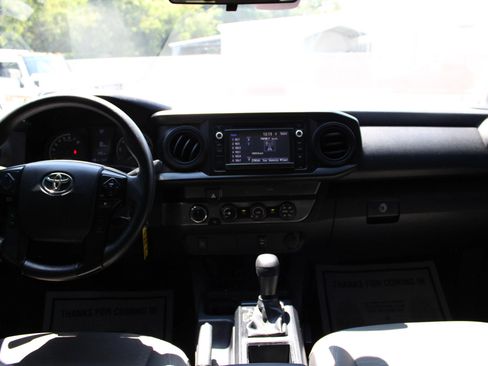 Used 2019 Toyota Tacoma SR image 13