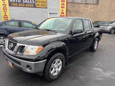 Used 2010 Nissan Frontier SE image 2