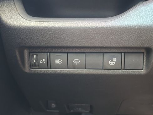 Used 2020 Toyota RAV4 XLE w/ XLE Grade Weather Package AWD/4WD image 21