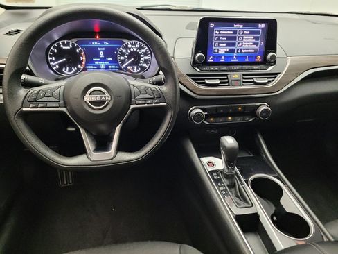 Used 2024 Nissan Altima 2.5 SV FWD image 22