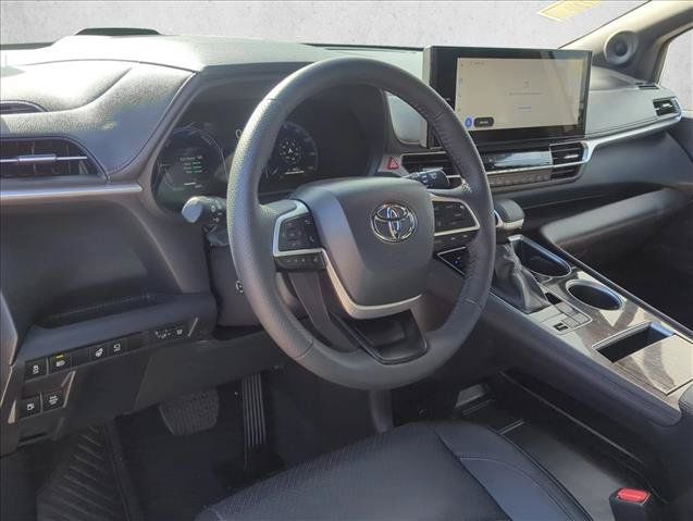 Certified 2026 Toyota Sienna Platinum AWD/4WD image 9