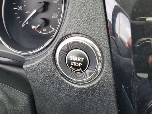 Used 2019 Nissan Rogue SL w/ Premium Package image 26