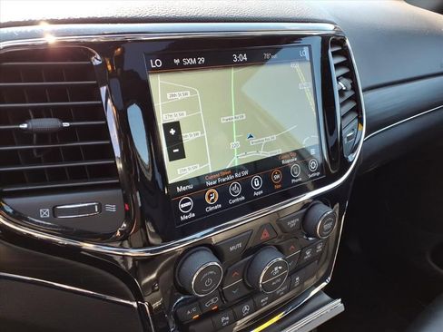 Used 2022 Jeep Grand Cherokee Limited image 22