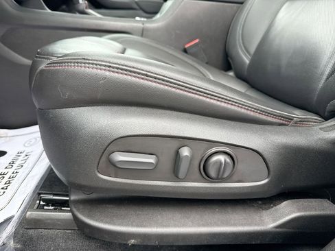 Used 2023 Chevrolet Traverse RS image 12