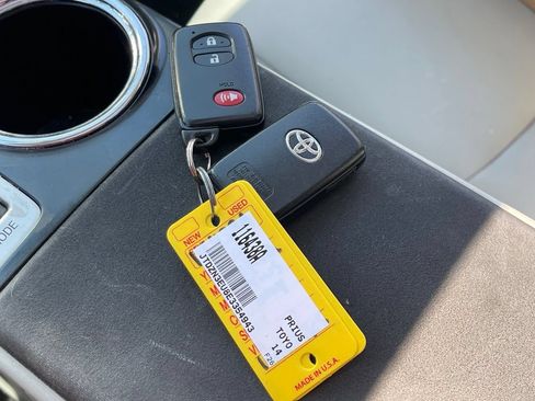 Used 2014 Toyota Prius V Five FWD image 11