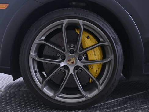 Certified 2022 Porsche Cayenne Turbo GT AWD/4WD image 11