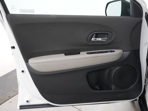 Used 2020 Honda HR-V LX image 20