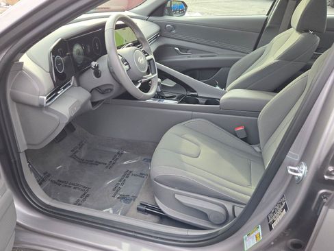 Used 2025 Hyundai Elantra SEL FWD image 25