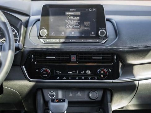 Certified 2022 Nissan Rogue SV w/ SV Premium Package image 20