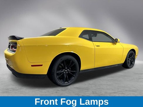 Used 2018 Dodge Challenger SXT w/ Blacktop Package image 10